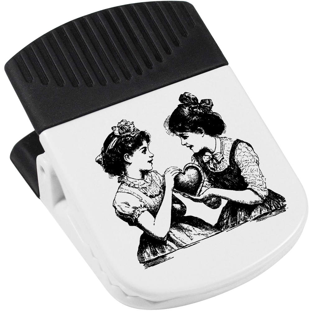 'Girls Holding Heart' Magnetic Clip (CP00042949)