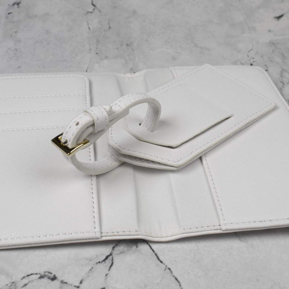 azeeda/PA/PASSPORTSETWHT/PA00026011_08